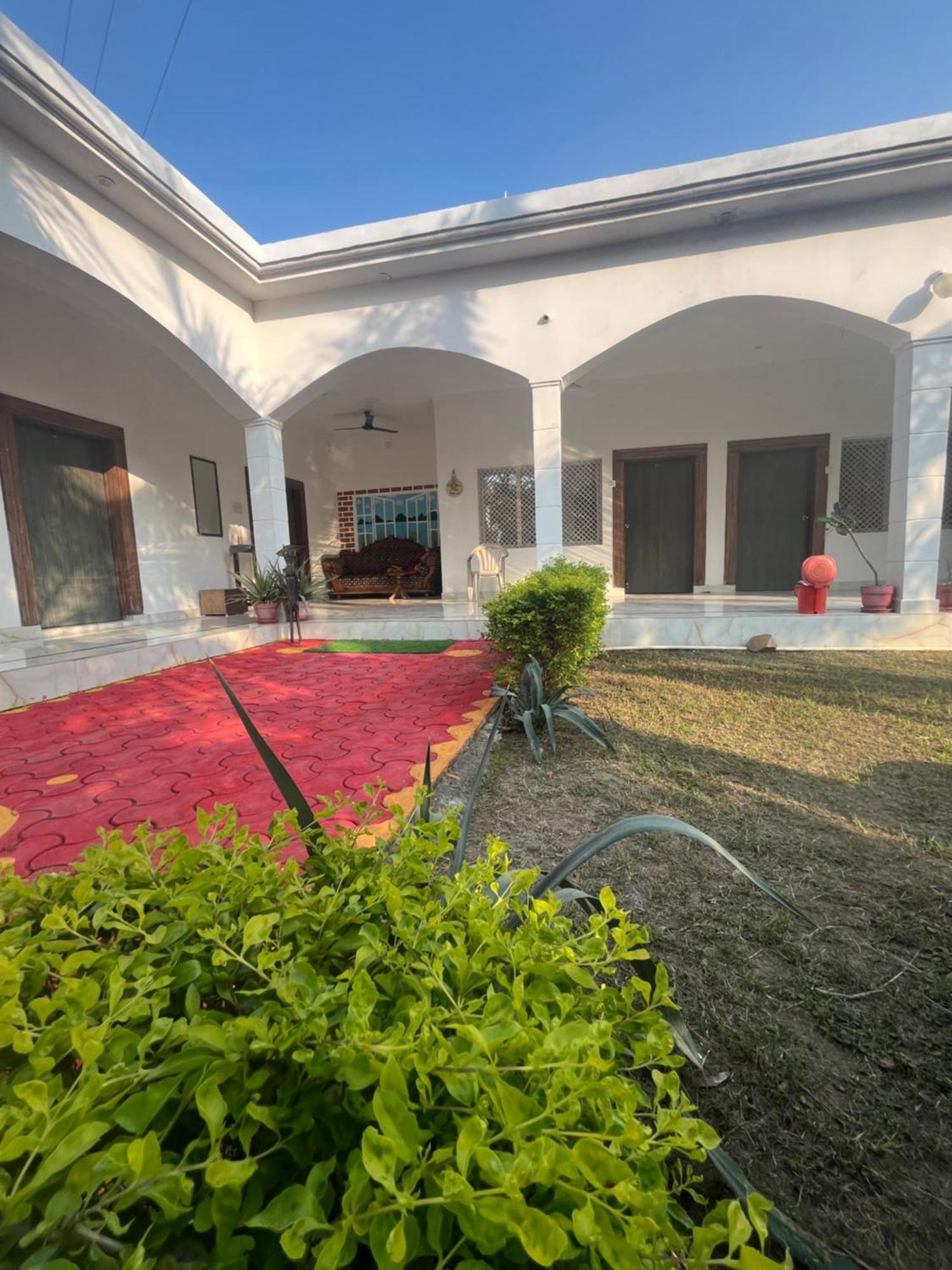 Sunrise Bed & Breakfast Khajurāho Exterior foto