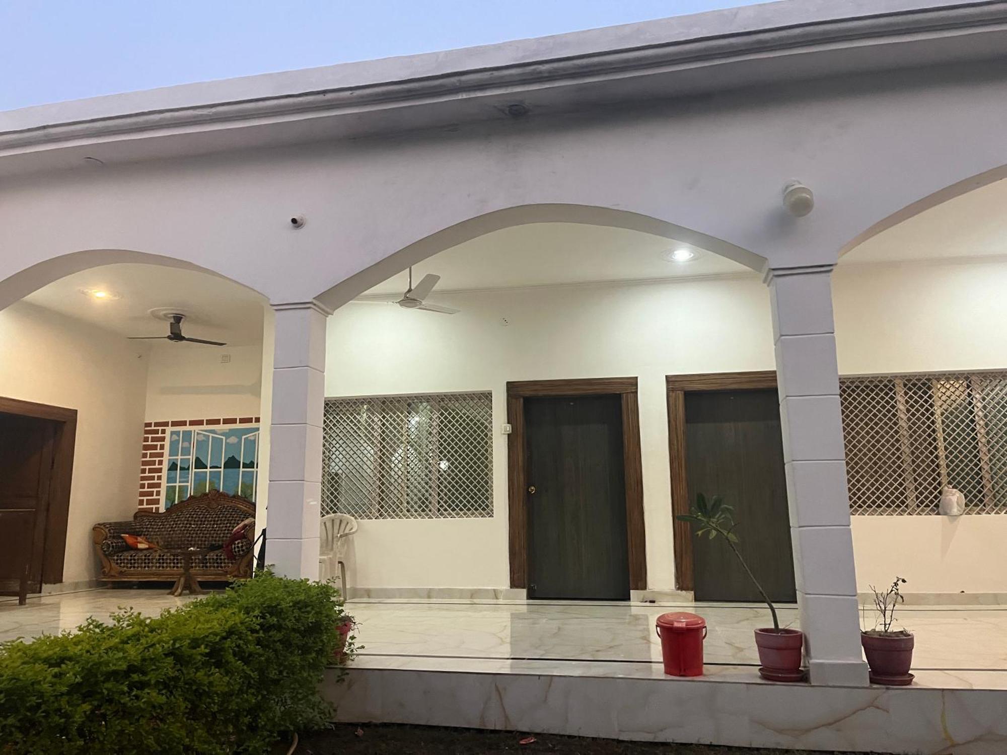 Sunrise Bed & Breakfast Khajurāho Exterior foto
