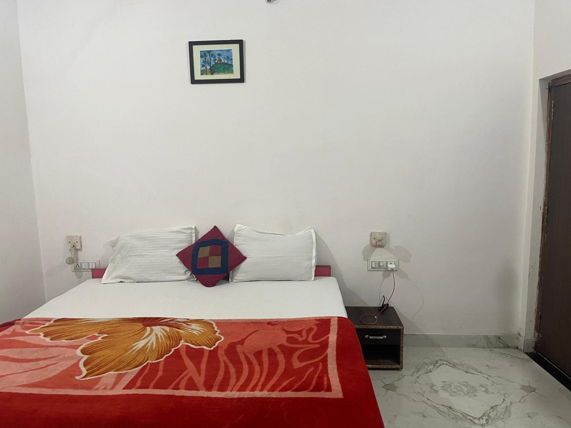 Sunrise Bed & Breakfast Khajurāho Exterior foto