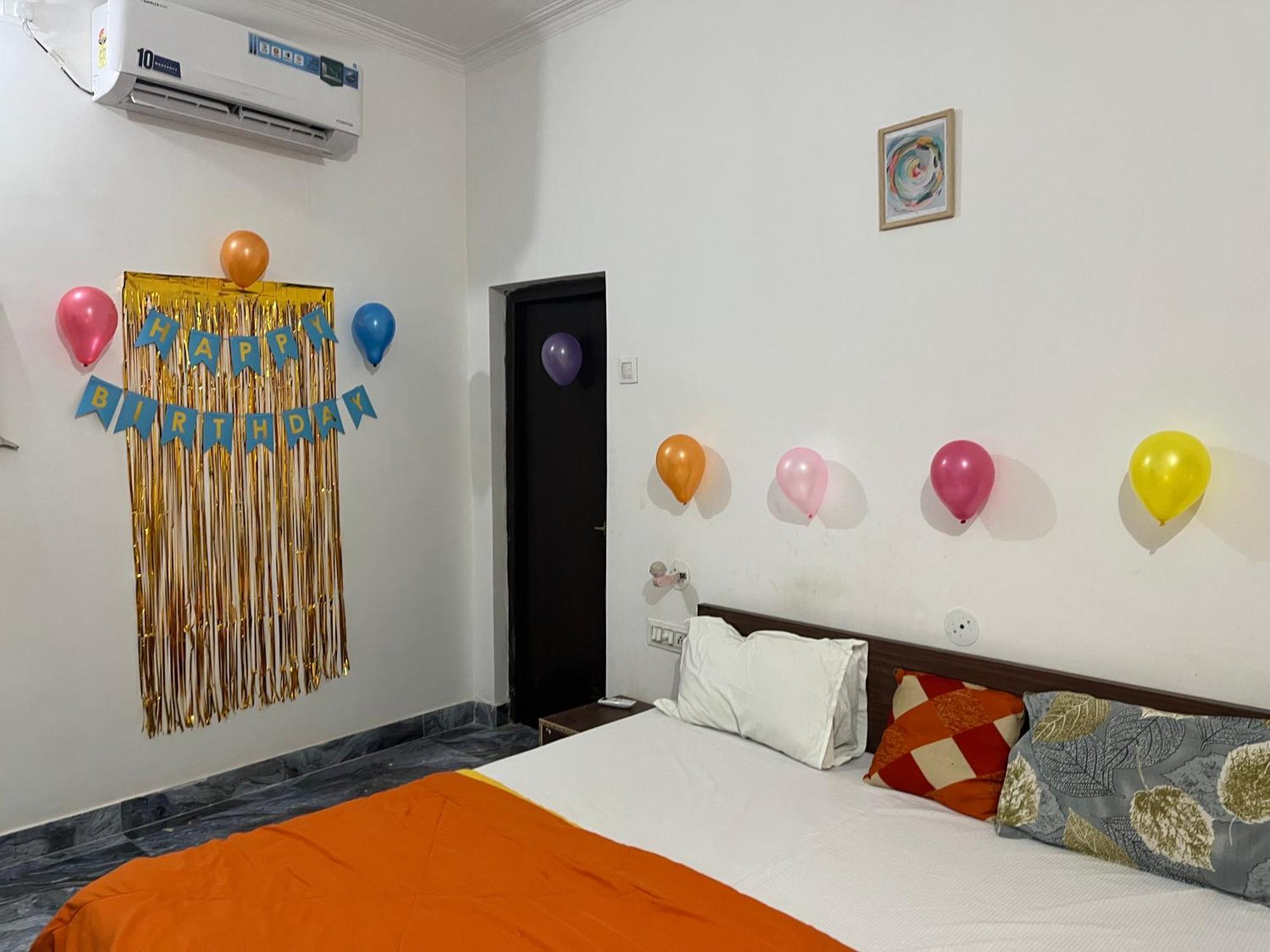 Sunrise Bed & Breakfast Khajurāho Exterior foto