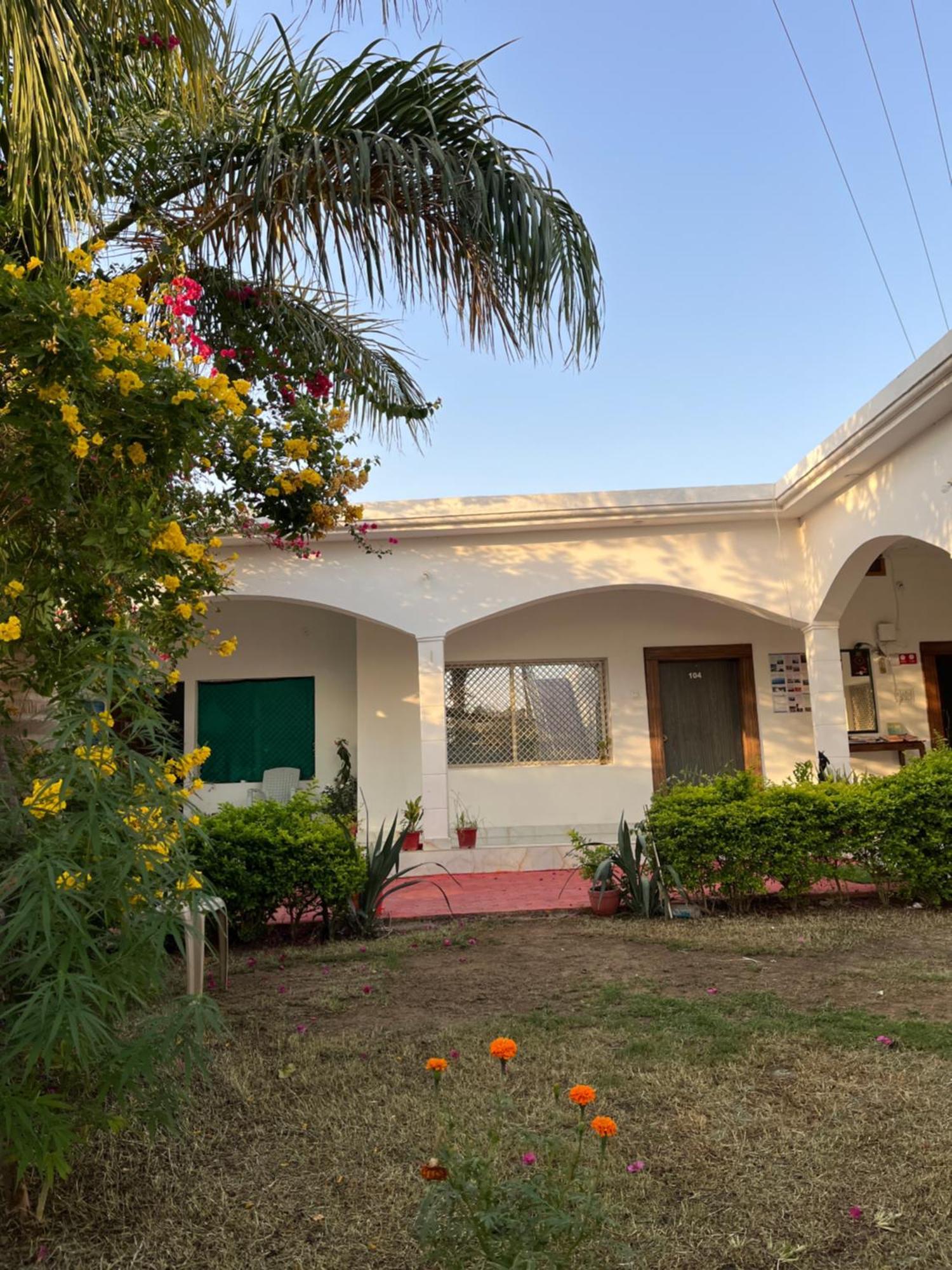 Sunrise Bed & Breakfast Khajurāho Exterior foto